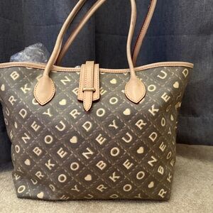 SOLD-Dooney & Bourke purse